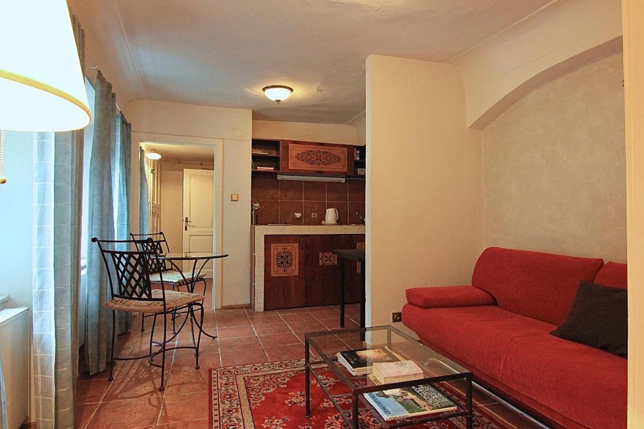 Cool 1 Bedroom Prokopska Apartment In Mala Strana Прага Екстериор снимка