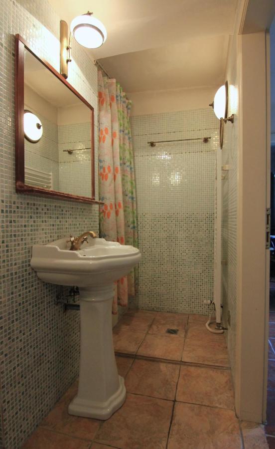 Cool 1 Bedroom Prokopska Apartment In Mala Strana Прага Екстериор снимка